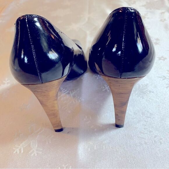 Stuart Weitzman Pumps Black Patent Leather Peep Toe Wood Heel Sz 6.5 NWT Gorgeou - Picture 7 of 10